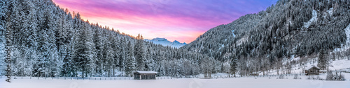 zimowy-krajobraz-alpejski-w-austrii