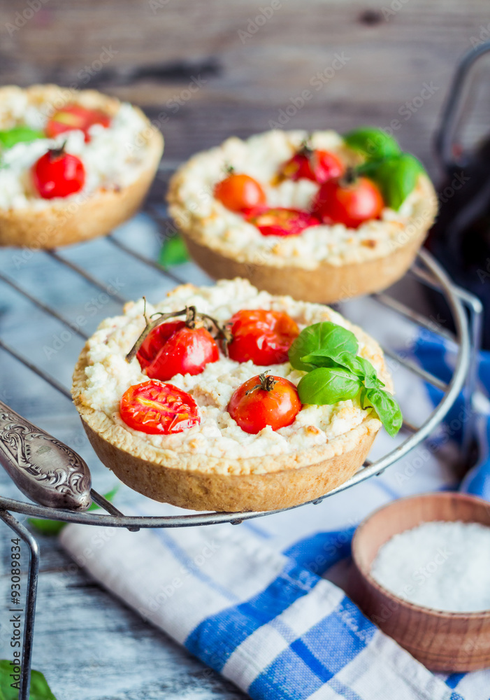 sand tarts with goat cheese and cherry tomatoes, vegetarian food