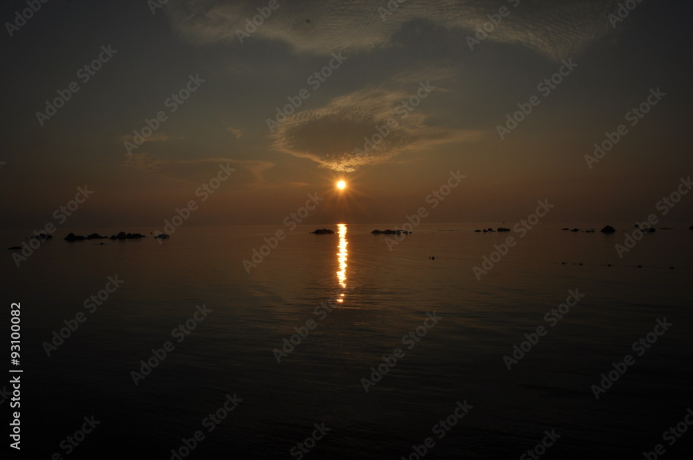 能登　日本海に沈む夕陽