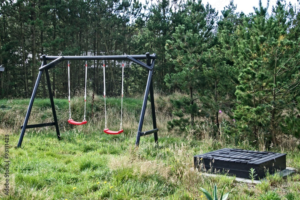Schaukel auf Kinderspielplatz Schaukel auf Kinderspielplatz