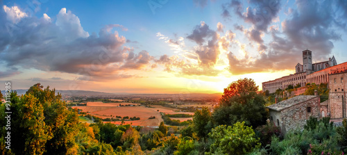 Obraz na płótnie Amazing view of Basilica of St. Francis of Assisi at sunset, Umbria, Italy w salonie