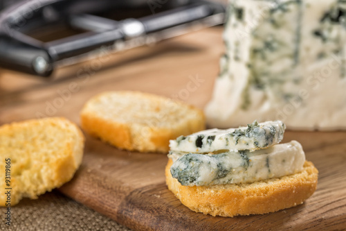 Blue gorgonzola cheese slices on crusty bruschetta