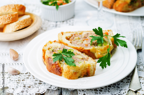 minced beef Wellington with vegetables