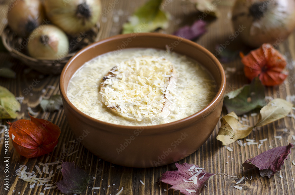 French onion soup with croutons French onion soup with croutons