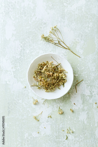 Organic yarrow flowers (Achillea millefolium) for tea
