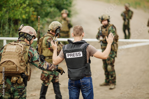 Photos rangers with weapon captured journalist hostage