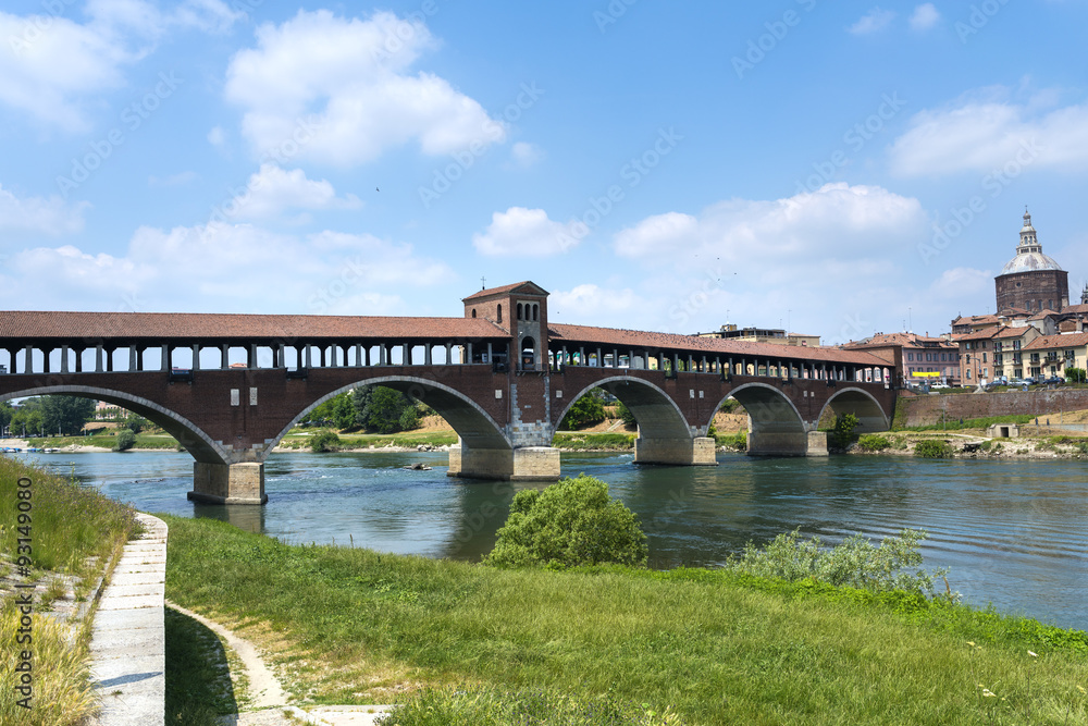 Obraz premium Pavia (Italy): covered bridge