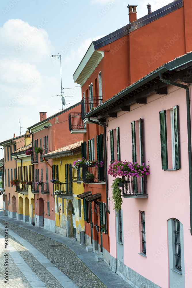 Pavia (Italy): colorful houses