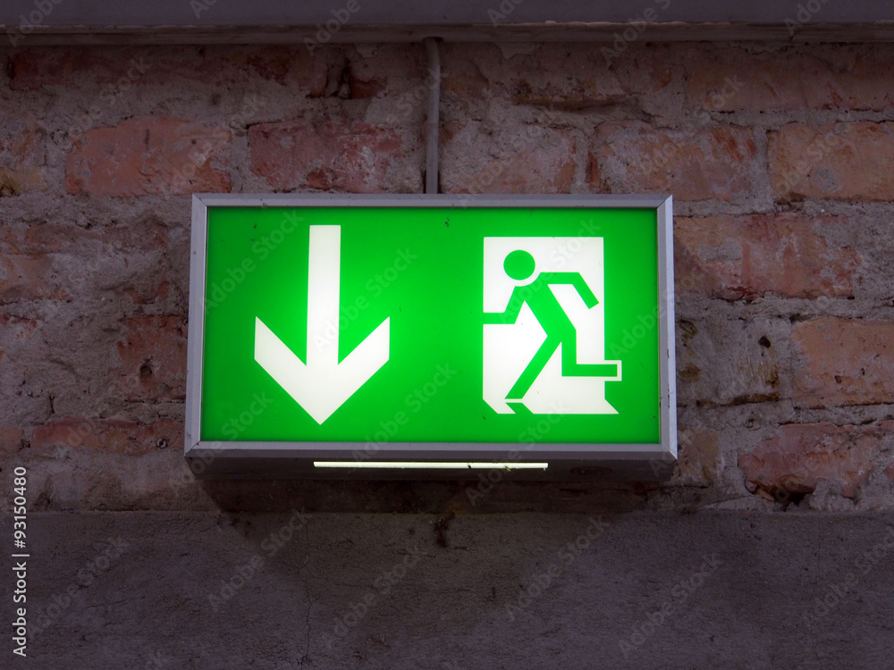 Notausgang, beleuchtetes Zeichen Stock-Foto | Adobe Stock