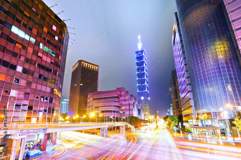 Fototapeta premium Night scene of Taipei City, Taiwan.