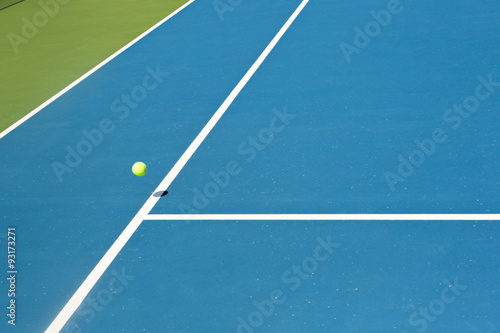 Tennis court ball in / out , ace / winner © NDABCREATIVITY