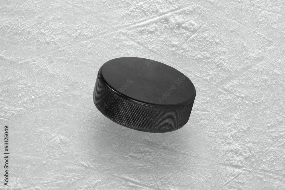 Naklejka premium Hockey puck on ice