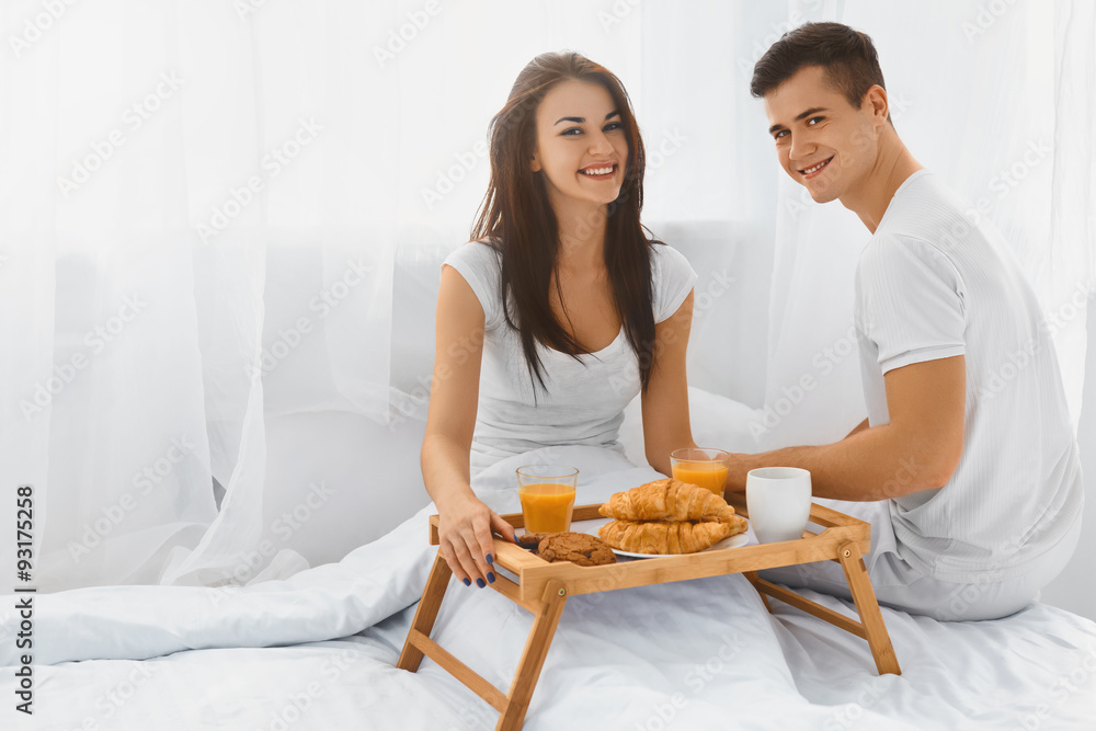 Man and woman eating breakfast in the morning