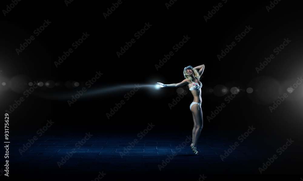 Obraz premium Dancing blonde in bikini