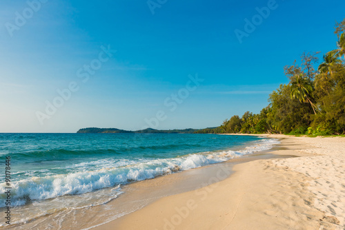 Fototapeta Naklejka Na Ścianę i Meble -  Beautiful tropical beach  at koh kood island,Thailand
