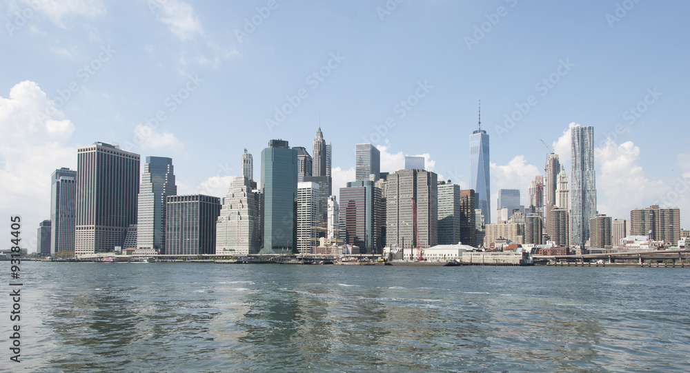 New York skyline showing Brooklyn Bridge.