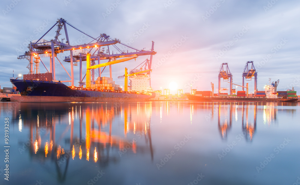 Obraz premium Containers loading Shipping by crane