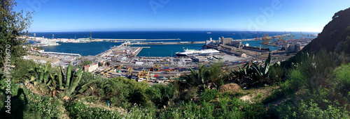 Panorama-Blick auf Container-Hafen von Barcelona #93198670
