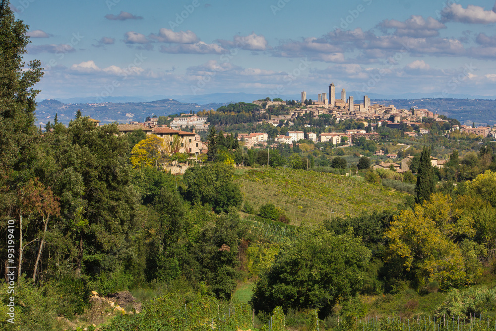 Vista panoramica del borgo di San Gimignano in Toscana.