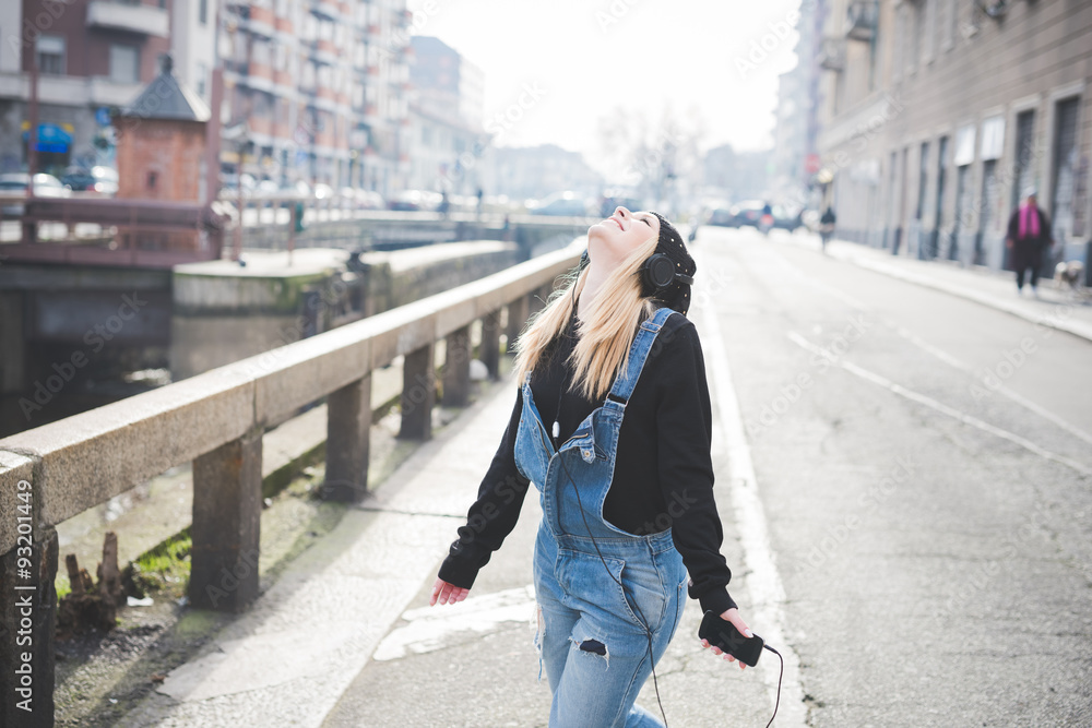 Knee figure of young beautiful blonde straight hair woman in the Knee figure of young beautiful blonde straight hair woman in the
