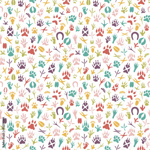 Seamless pattern with footprint of birds and animals