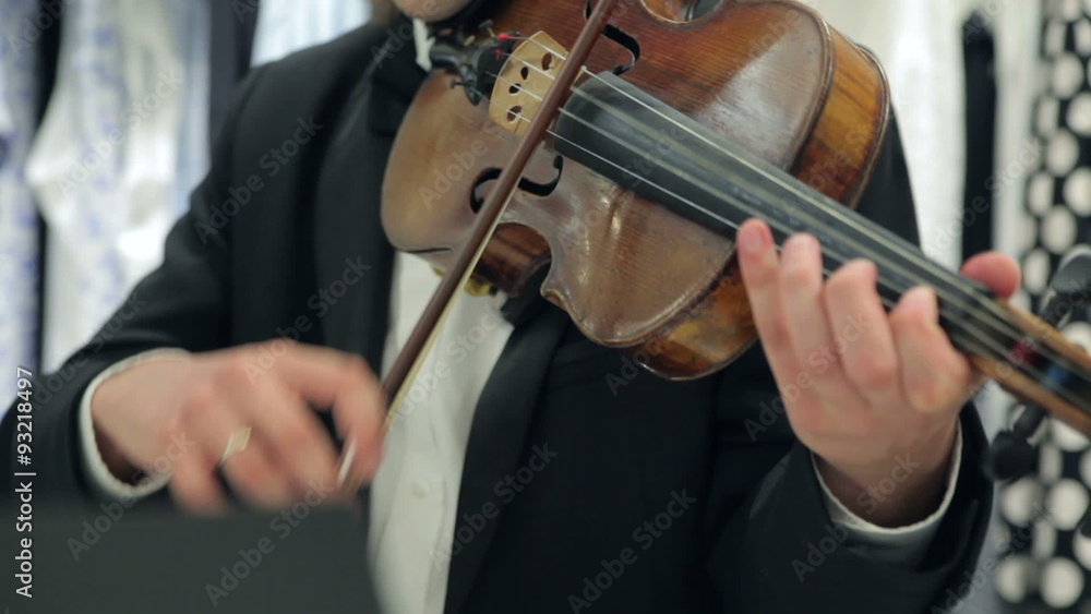 Play The Violin and Cello