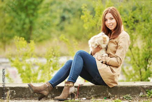 jolie femme avec lapin  photo