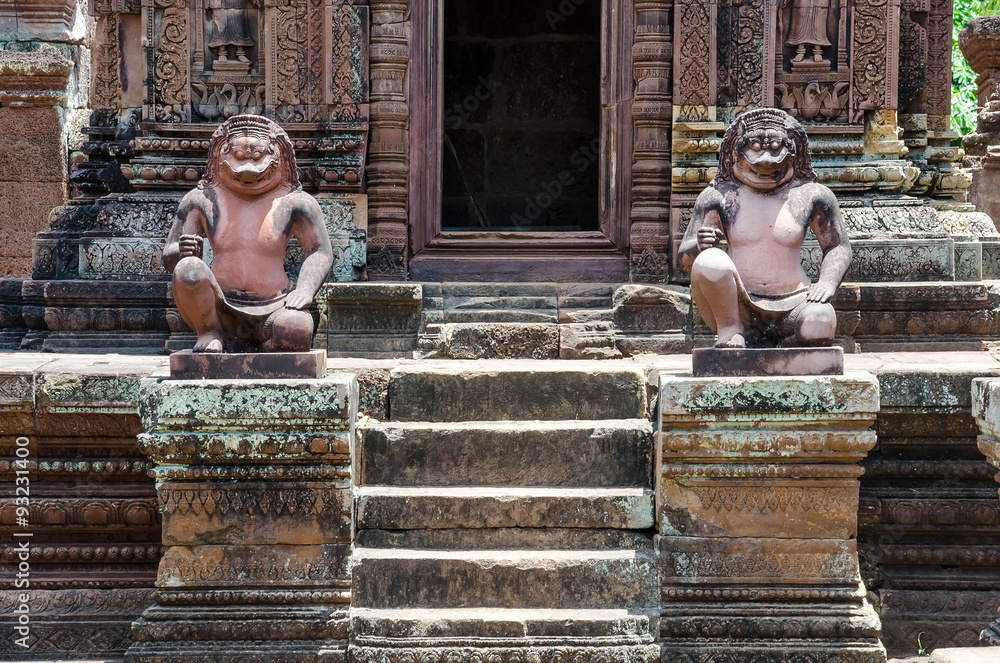 Fototapeta premium Ancient statues in Banteay Srei temple, Siem Reap,Cambodia