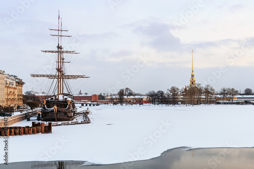 Εκτύπωση καμβά big sailing-ship at the harbor in winter