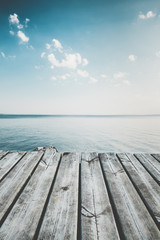 Fotobehang Pier Serene aanblik vanaf steiger meer  © Juhku