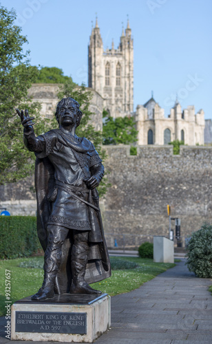 Εκτύπωση καμβά Statue of King Ethelbert in front of Canterbury Cathedral
