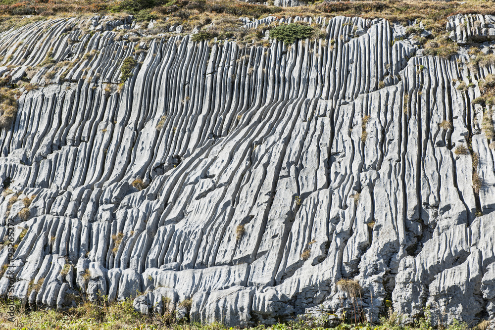 Fototapeta premium Kalkfelsenformation auf Melchsee Frutt, ob Melchtal, Obwalden, Schweiz
