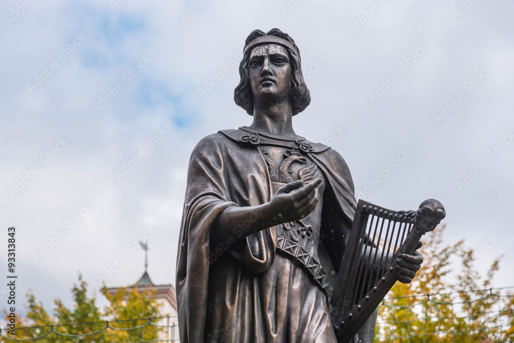 Fototapeta premium Denkmal Walther von der Vogelweide im Waltherpark Innsbruck