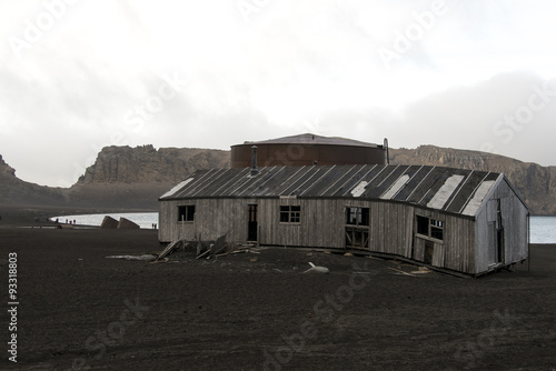 station baleinière Ektor, Baie Port Foster, Ile de la Déception, iles Shetland du Sud, péninsule Antarctique photo