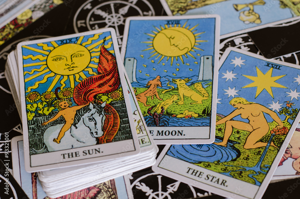 The Tarot - Card of The Sun, Moon and Star. foto de Stock | Adobe Stock
