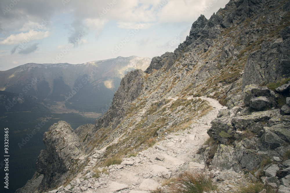 Fototapeta premium dramatic mountain path