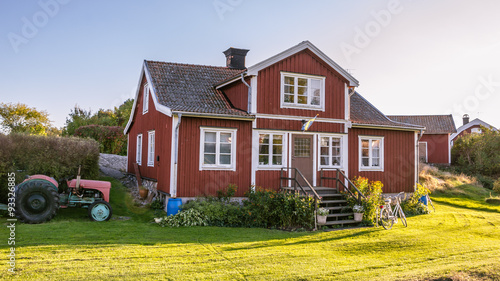 Valokuva Red cottage on the island Harstena in Sweden, principally known