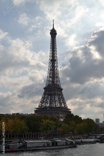 Tour Eiffel à Paris © graphlight