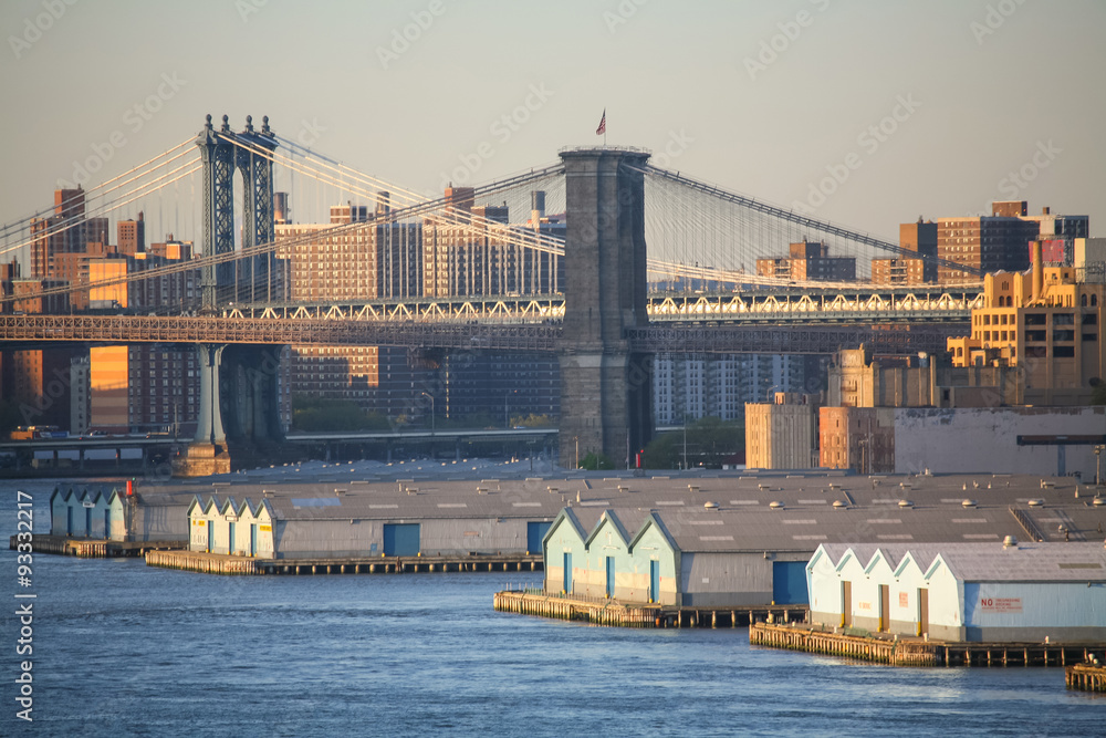 Naklejka premium Manhattan Bridge i Brooklyn Bridge w Stanach Zjednoczonych