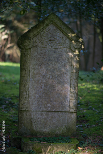 Grabstein  I WK   auf dem Waldfriedhof © Blende8