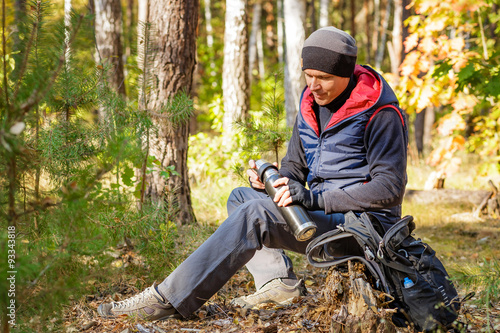 Quadro su tela man hiking in a forest