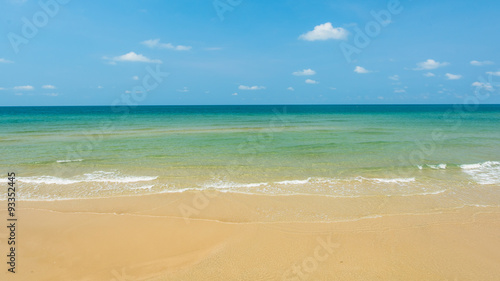 Fototapeta Naklejka Na Ścianę i Meble -  Beautiful beach at Koh Chang island ,Thailand