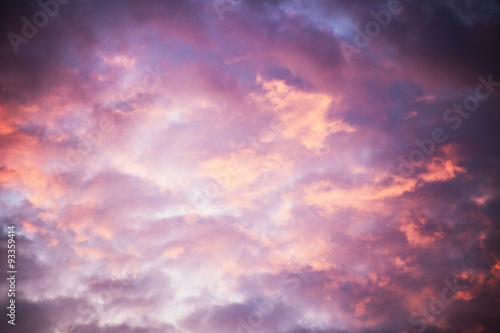 Abendhimmel mit roten Wolken