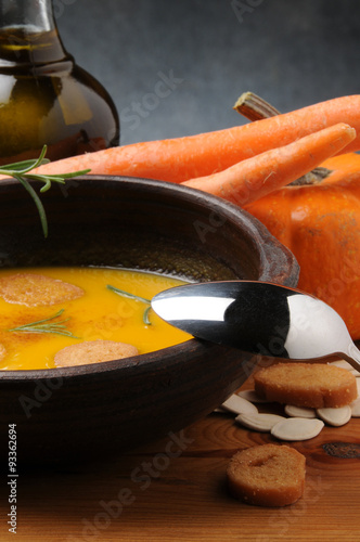 Pumpkin soup carrots and potatoes Carottes potiron et pommes de terre soupe Zuppa di zucca carote e patate суп из тыквы морковь и картофель Pumpa soppa morötter och potatis Sopa de calabaza  photo