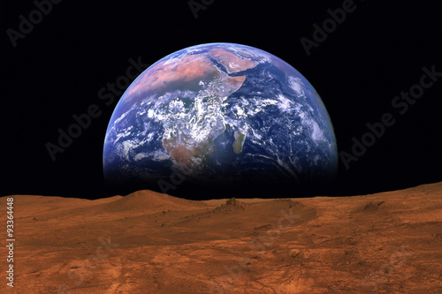 Fotografia Imaginary view of earth rising from the horizon of plant Mars
