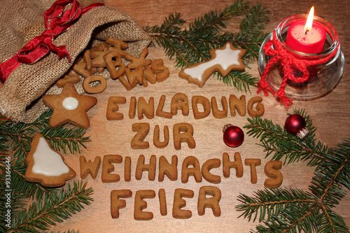 Einladung zur Weihnachtsfeier mit Lebkuchenbuchstaben geschrieben