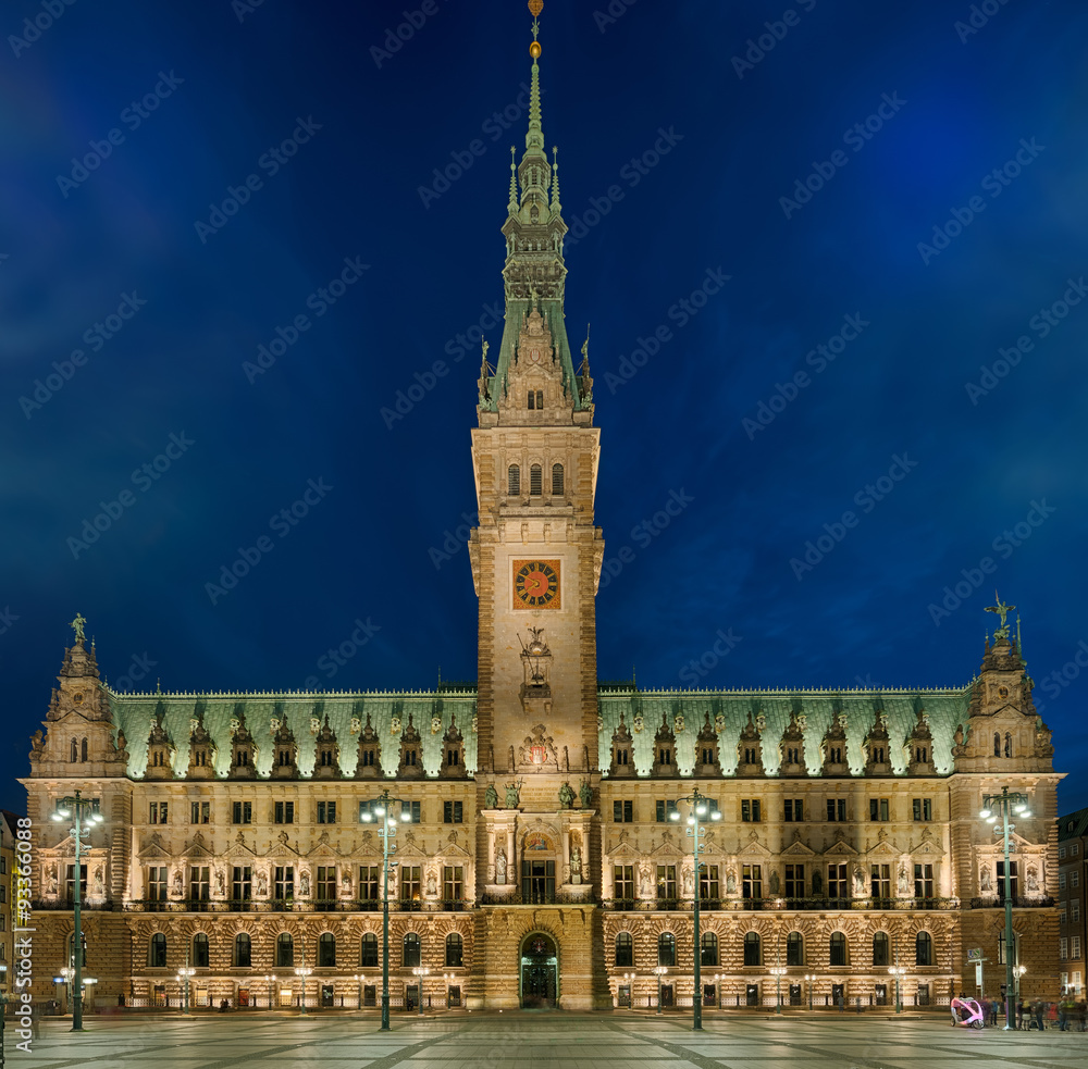 Hamburg Rathaus beleuchtet