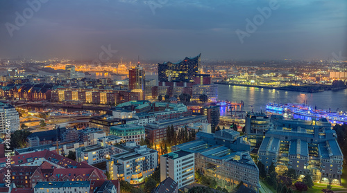 Hamburg Hafen Luftaufnahme beleuchtet