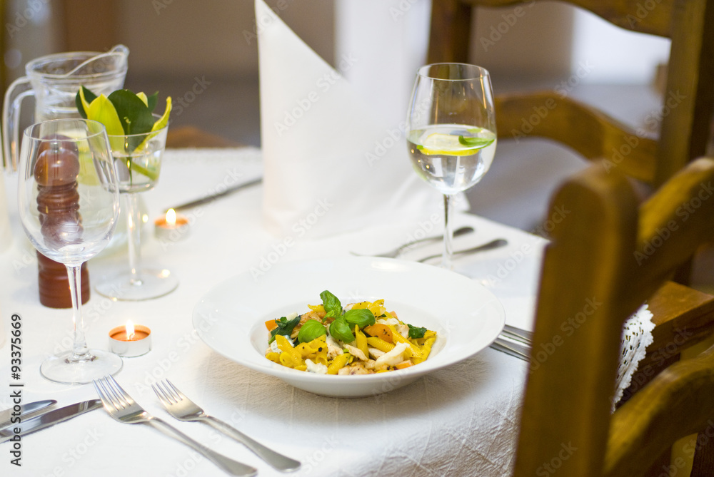 Pasta with grilled chicken, gorgonzola cheese and tomato