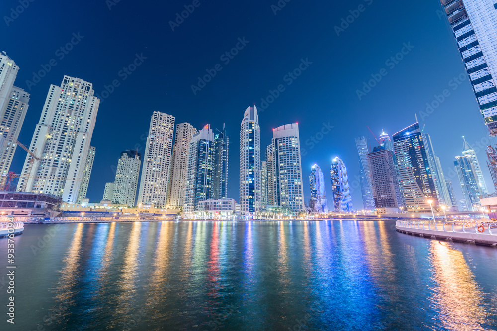 Fototapeta premium Dubai - JANUARY 10, 2015: Marina district on January 10 in UAE